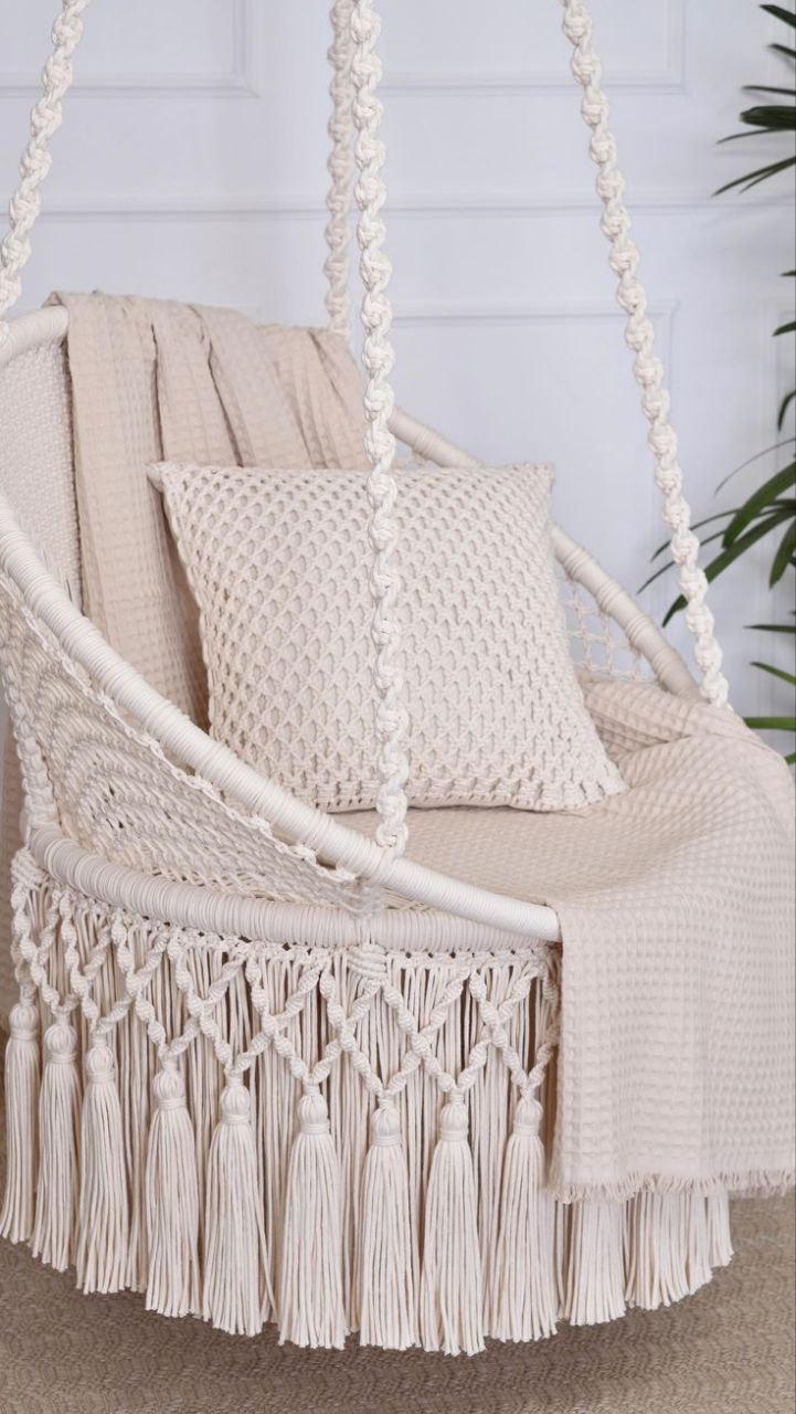 Rankų darbo pinta supynė - makrame